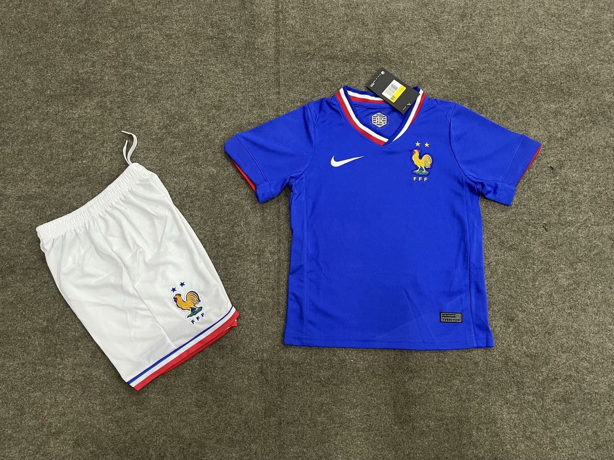 Ensemble enfant maillot domicile France 24/25 + short